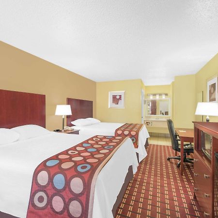 Super 8 By Wyndham Kerrville Tx Luaran gambar