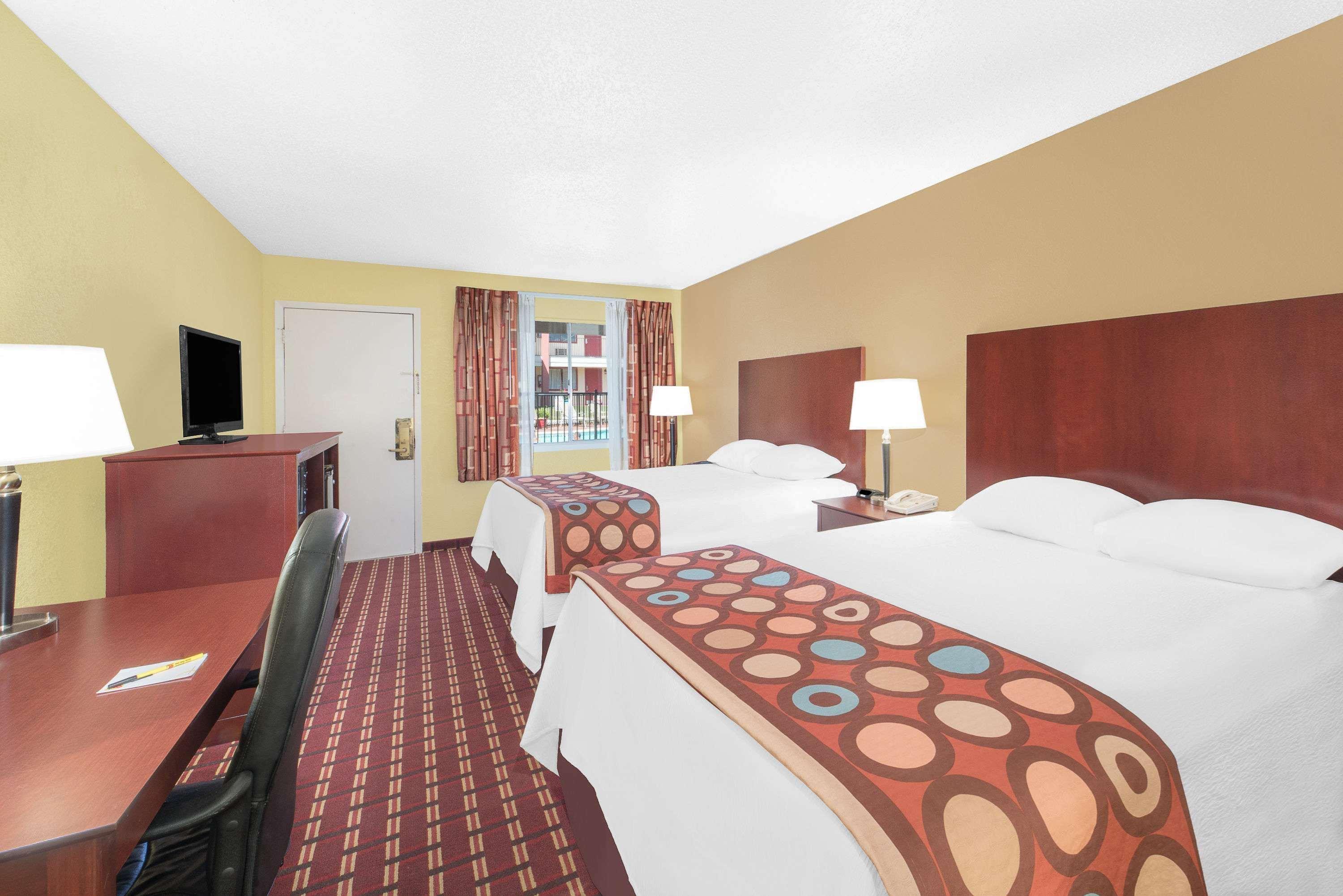 Super 8 By Wyndham Kerrville Tx Luaran gambar