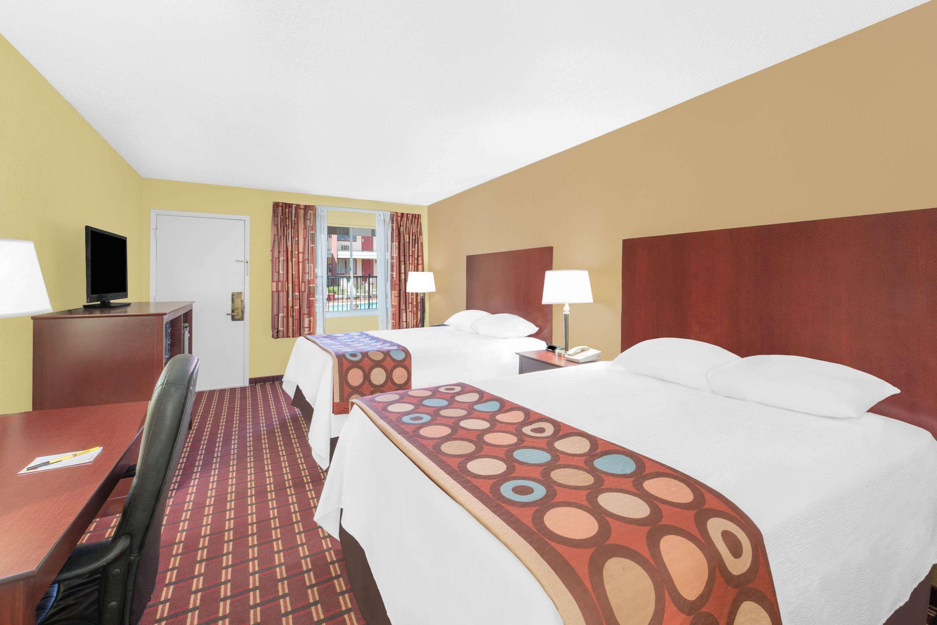 Super 8 By Wyndham Kerrville Tx Luaran gambar