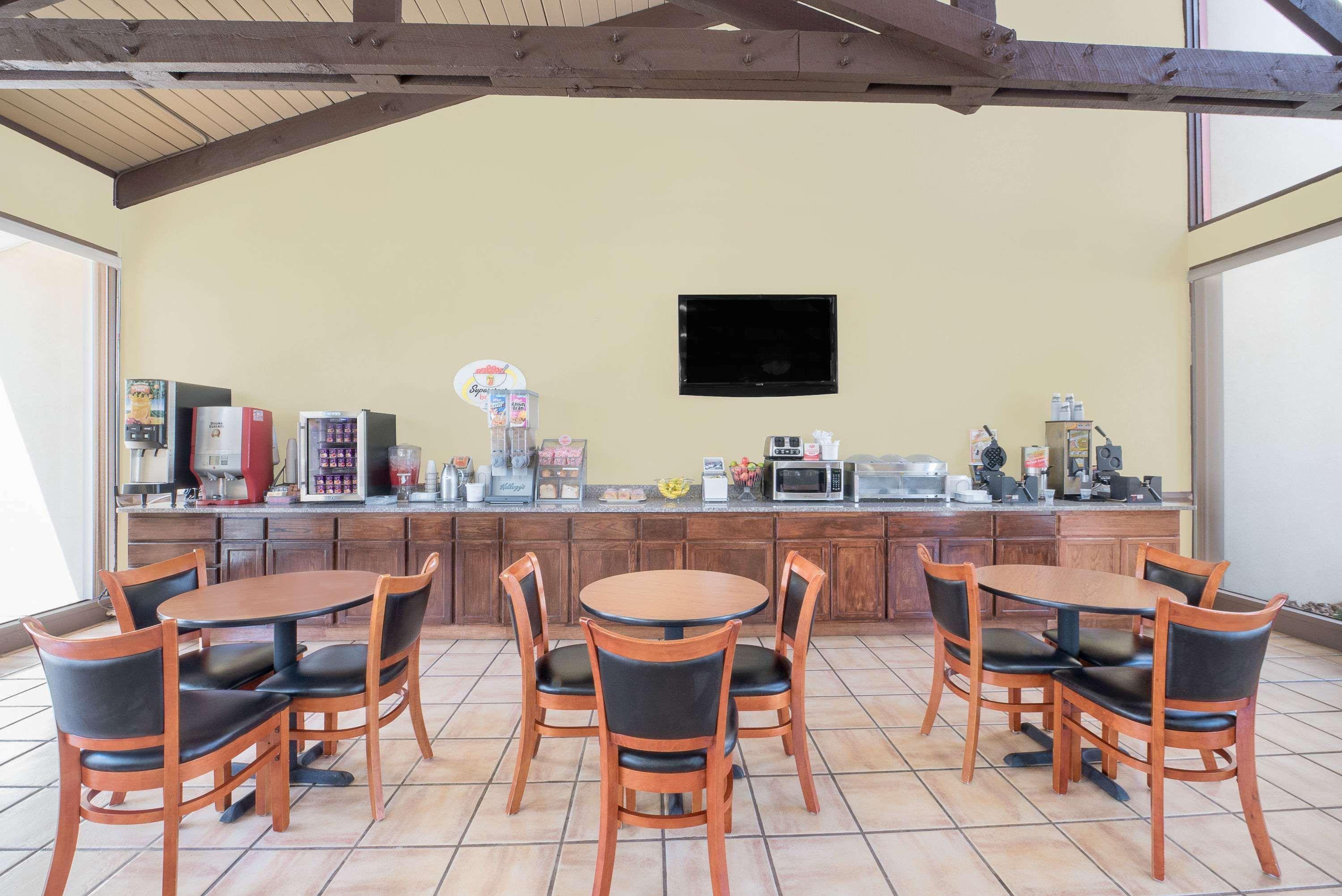 Super 8 By Wyndham Kerrville Tx Luaran gambar