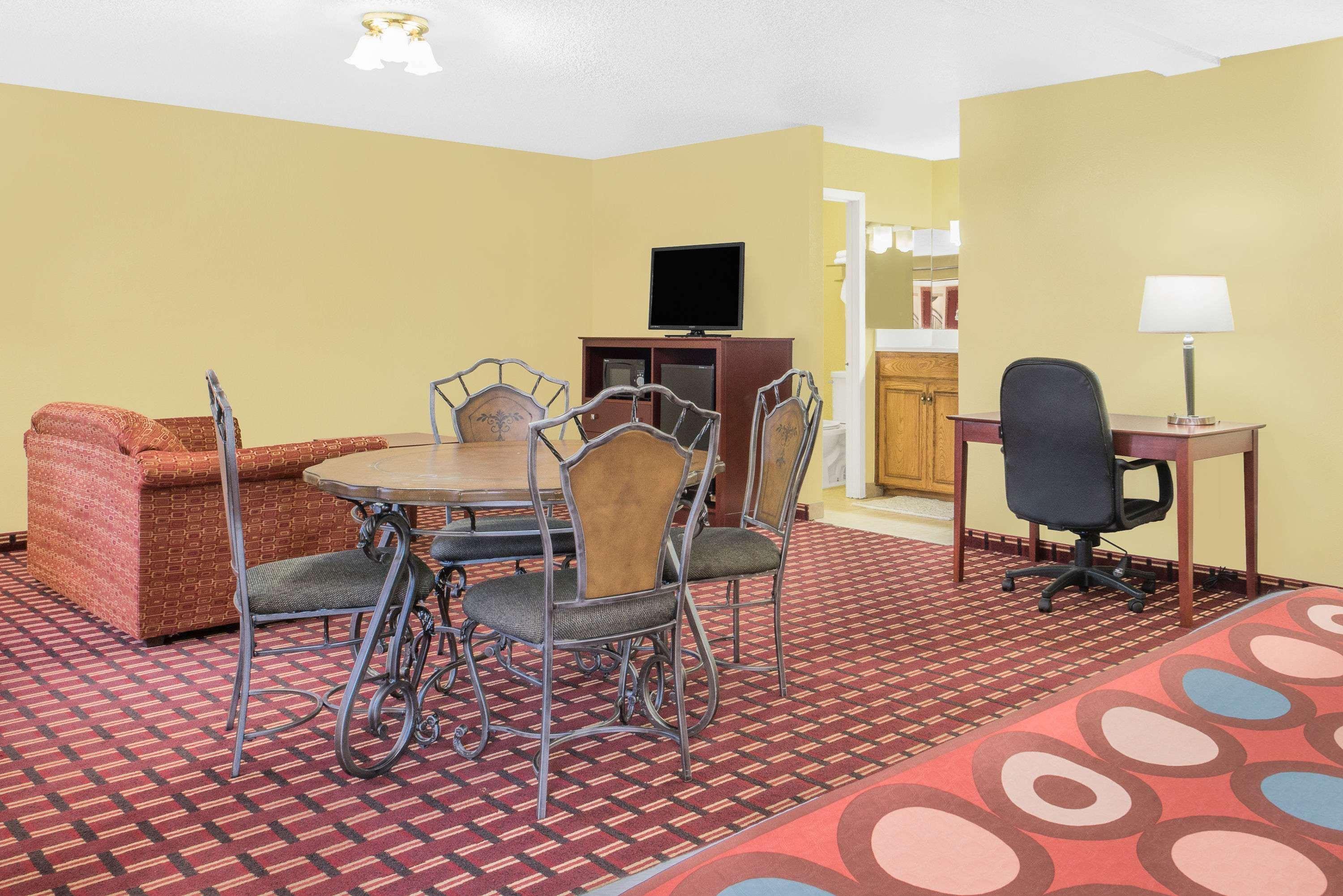 Super 8 By Wyndham Kerrville Tx Luaran gambar
