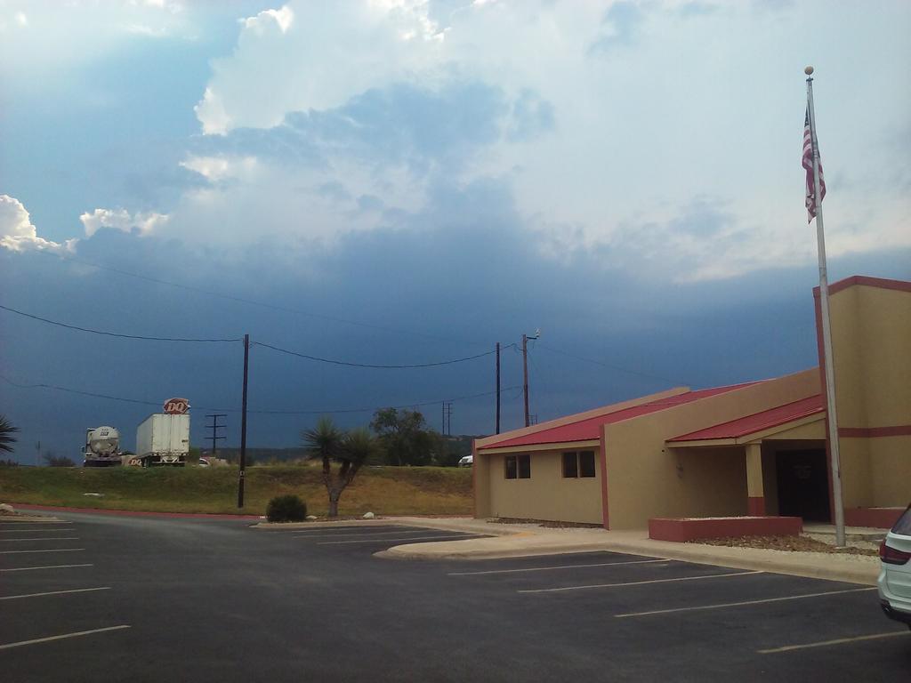 Super 8 By Wyndham Kerrville Tx Luaran gambar