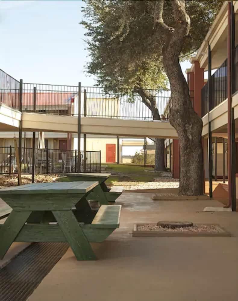 Super 8 By Wyndham Kerrville Tx Luaran gambar