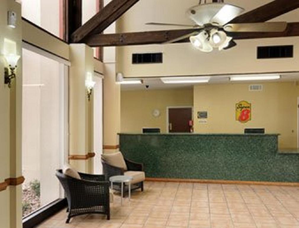 Super 8 By Wyndham Kerrville Tx Dalaman gambar
