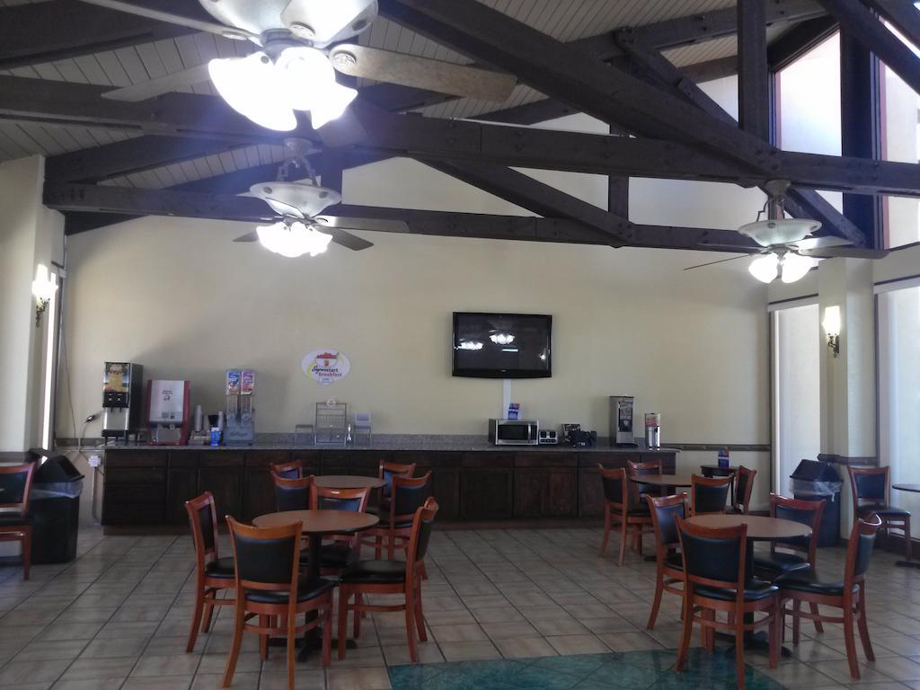 Super 8 By Wyndham Kerrville Tx Luaran gambar