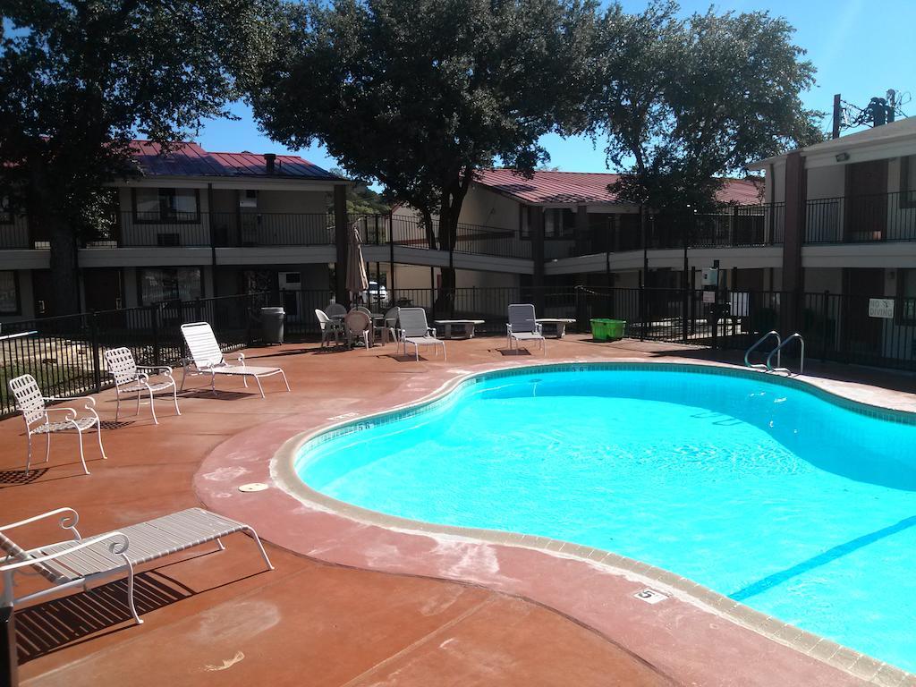 Super 8 By Wyndham Kerrville Tx Luaran gambar