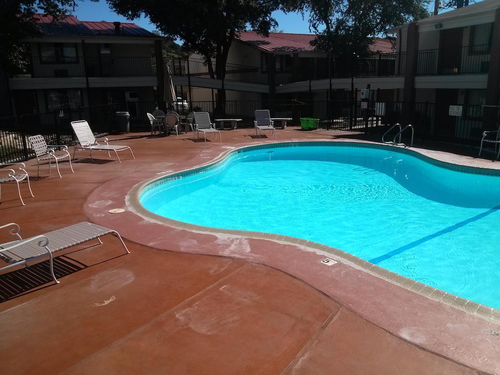 Super 8 By Wyndham Kerrville Tx Luaran gambar