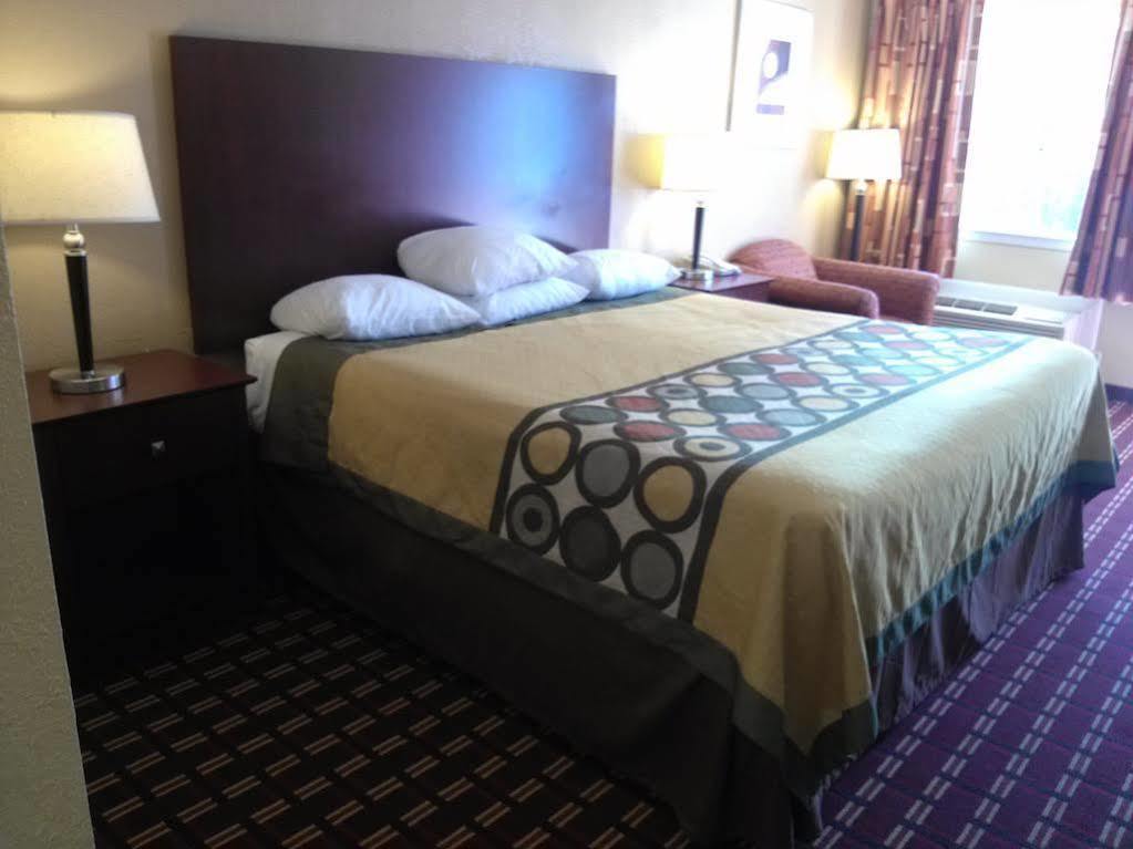 Super 8 By Wyndham Kerrville Tx Luaran gambar