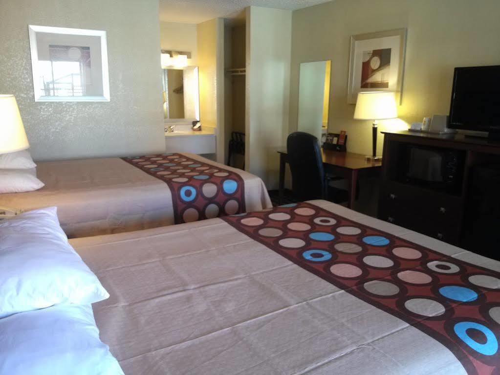 Super 8 By Wyndham Kerrville Tx Luaran gambar