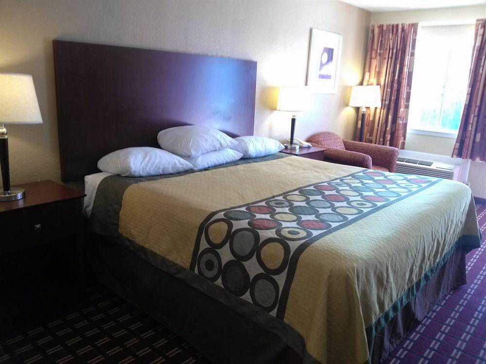 Super 8 By Wyndham Kerrville Tx Luaran gambar